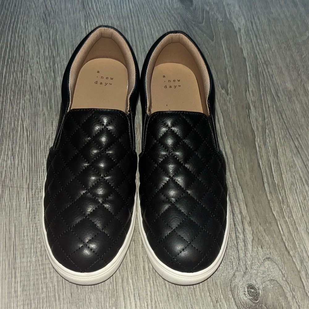 Black comfy slide ons like new